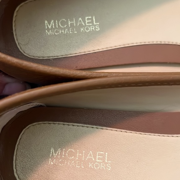 Michael Kors Logo Flats w/Matching Crossbody in “Luggage“-Set - Picture 15 of 15